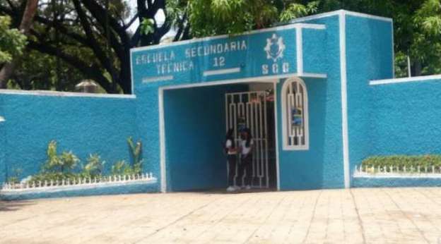 Regresan a clases 60 mil alumnos en Lázaro Cárdenas tras paso del huracán Carlos 