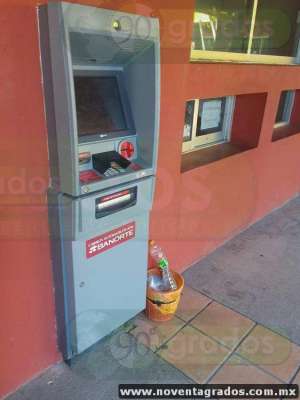 Intentan robar efectivo de cajeros en el Ayuntamiento de Zihuatanejo - Foto 0 