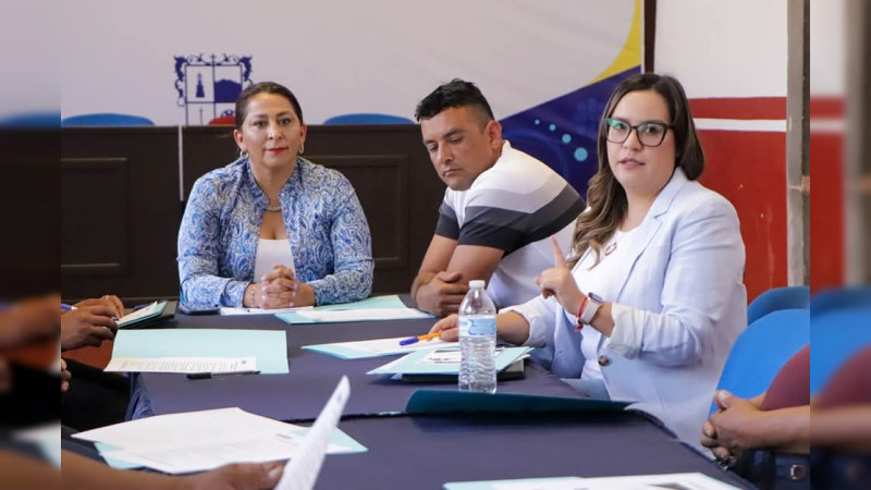 Refuerza Quiroga su compromiso con la comunidad migrante 