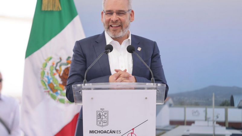 Con orden financiero, 82 quincenas de pagos puntuales a maestros, médicos y policías: Bedolla 