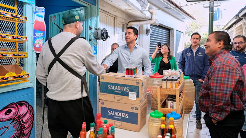 Felifer Macías Olvera, visitó el Mercado Garambullo 