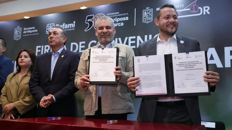 Refrenda Bedolla compromiso con familias migrantes; firma convenio con presidentes 