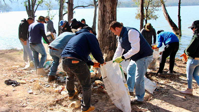  Más de 4 toneladas recolectadas, en Primera Jornada de Limpieza de la Presa de Cointzio 