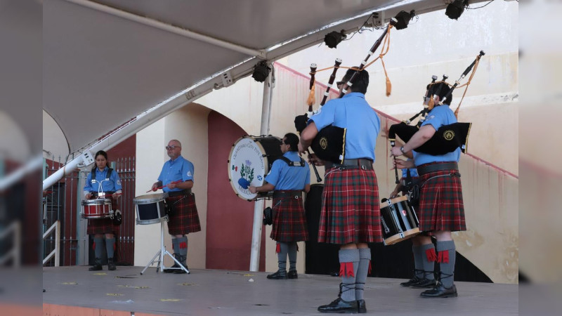 Querétaro City Pipe Band; muestra el folclor escocés en el jardín del Arte