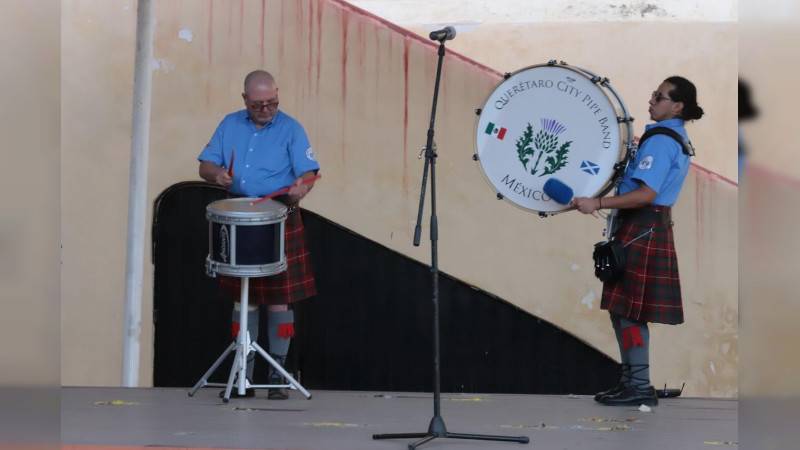 Querétaro City Pipe Band; muestra el folclor escocés en el jardín del Arte