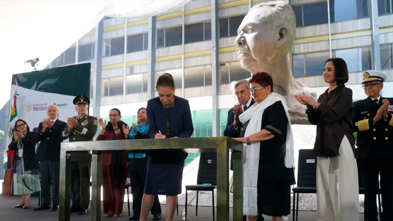 Sheinbaum pública leyes que recuperan "la esencia" de la expropiación petrolera, en su 87 aniversario 