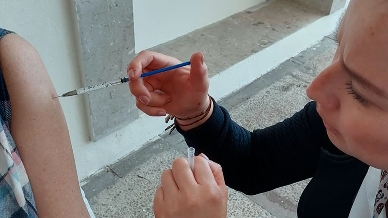 Llama SESA Querétaro a población a vacunarse para prevenir sarampión y tos ferina 
