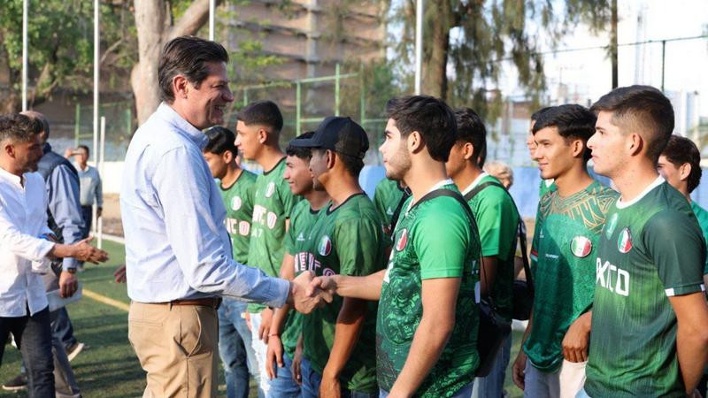  Alfonso Martínez reconoce a jóvenes morelianos campeones de Fútbol 7 