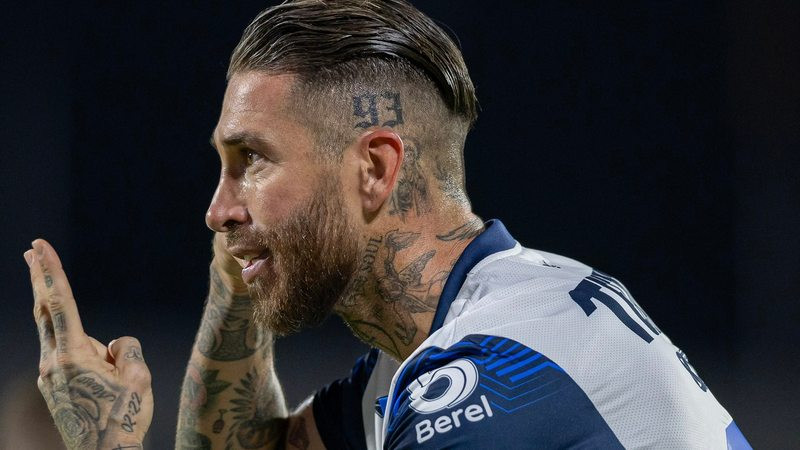 Le salió barato: Sergio Ramos suspendido un partido por propinar patada en Liga MX 