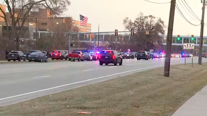 Hombre abre fuego en hospital de Michigan y da a la fuga; hay al menos un herido 