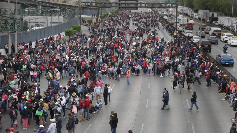 Protesta de la CNTE colapsa AICM e inmediaciones 