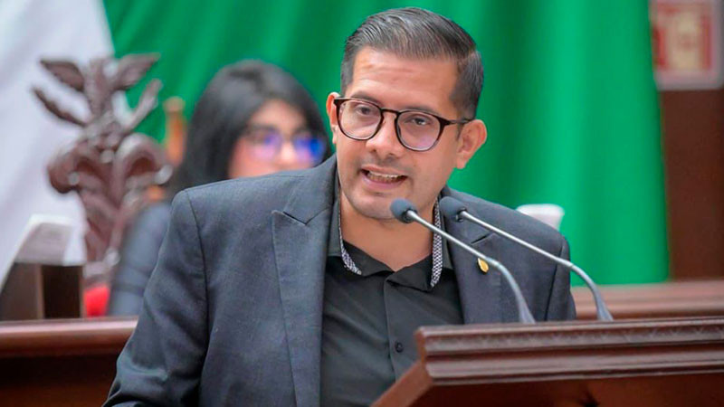 Pide Paz Torres mejores condiciones laborales para policías municipales de Michoacán 