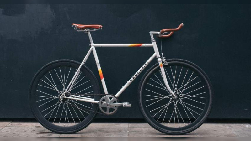 Activistas identifican focos rojos para ciclistas en Morelia, Michoacán