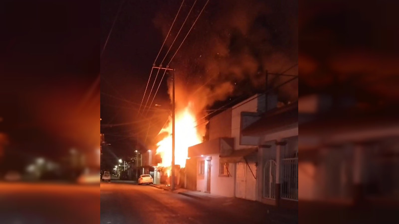 Fuego destuye vivienda en Uruapan, Michoacán, sólo hubo daños materiales