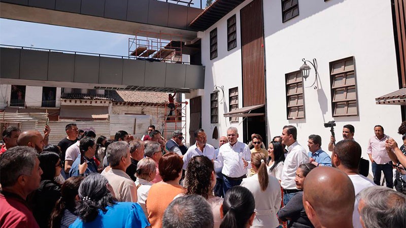 Bedolla muestra a comerciantes su nuevo mercado; el más grande del estado 