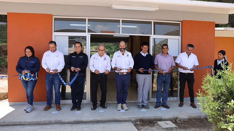 Entrega SEDIF obras de rehabilitación y construcción de aulas cocina en Pinal de Amoles, Querétaro 