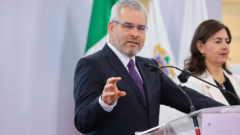 Claudia Sheinbaum destina mil 290 mdp para mejorar escuelas: Bedolla 