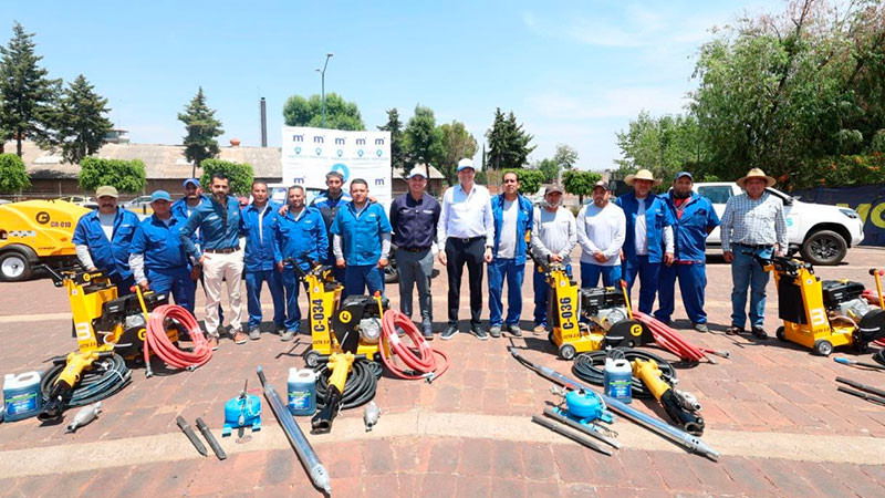 Alfonso Martínez entrega maquinaria a Ooapas y obra de drenaje a vecinos de colonia Industrial  