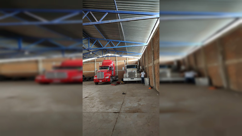 En Hidalgo, Michoacán aseguran dos tractocamiones con reporte de robo
