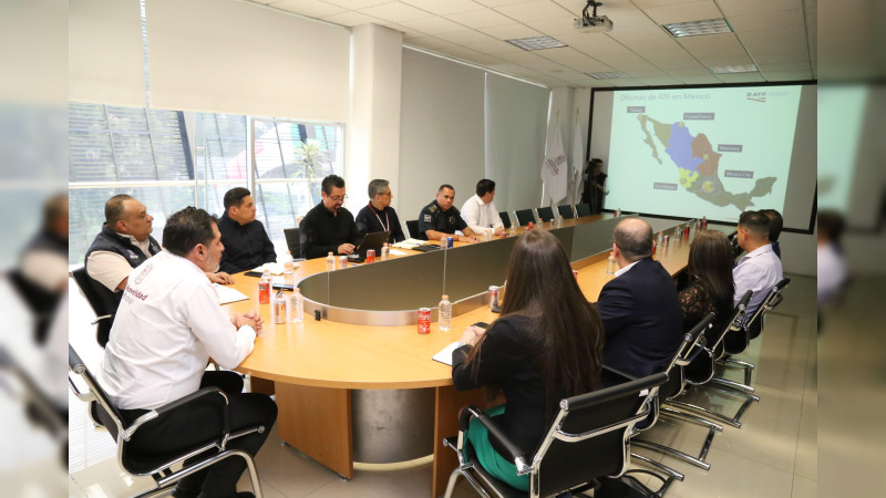 EEUU capacitará a policías de Michoacán en manejo y rastreo de explosivos, armas y drones 