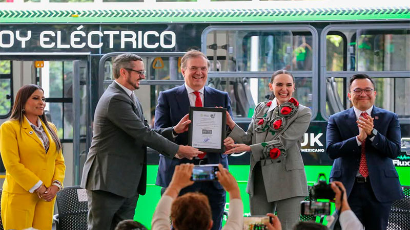 Presentan a “Taruk”, primer autobús eléctrico mexicano 