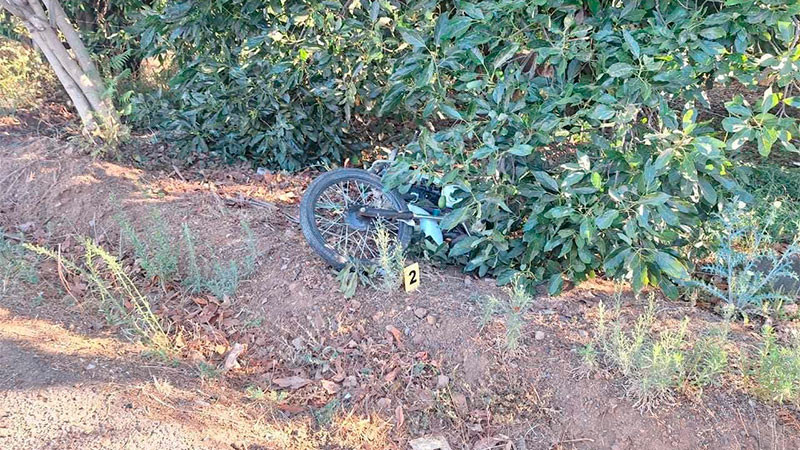 En Peribán, Michoacán: Muere adolescente al accidentarse con su moto 