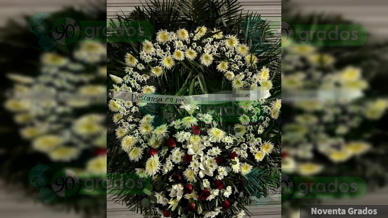 Dejan coronas fúnebres afuera de la FGR en Celaya, Guanajuato; dirigidas al subdelegado Hugo Pérez 