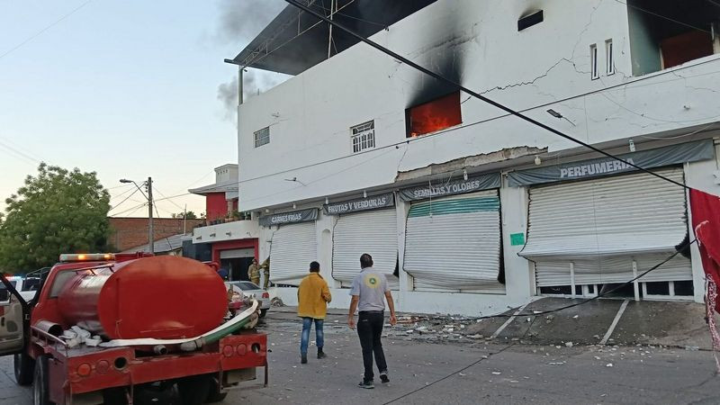Dos mujeres heridas, saldo de incendio en comercio de Apatzingán, Michoacán: Protección Civil  
