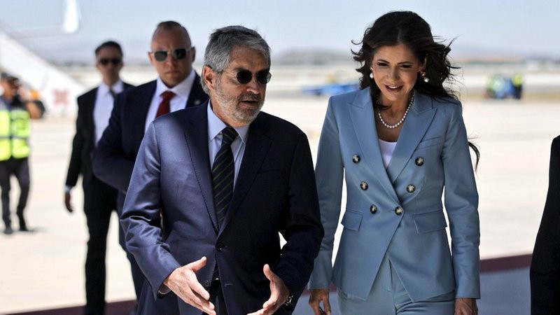 Juan Ramón de la Fuente recibe a Kristi Noem en el AIFA; ya se encuentra reunida con Sheinbaum 