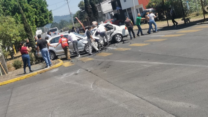 Accidente automovilístico en Uruapan, Michoacán, deja un muerto y tres heridos