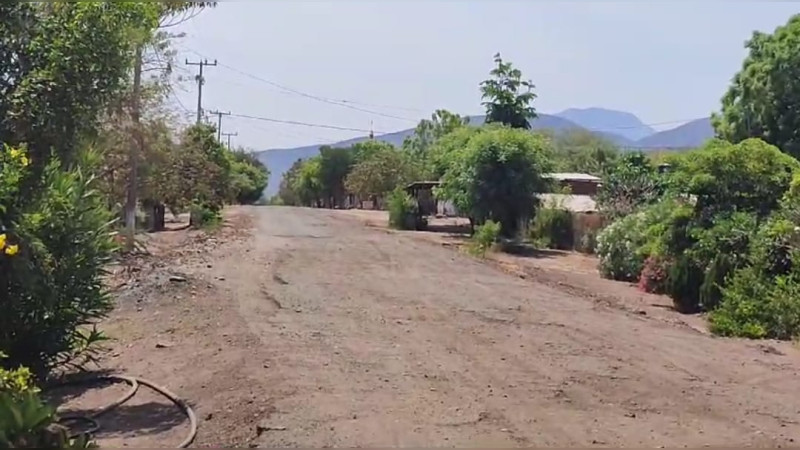 Campesinos y comerciantes esquivan minas terrestres en comunidades de Apatzingán, Michoacán