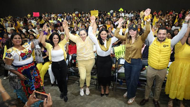 Mujeres de las distintas regiones de Michoacán cierran filas en pro de Araceli Saucedo 