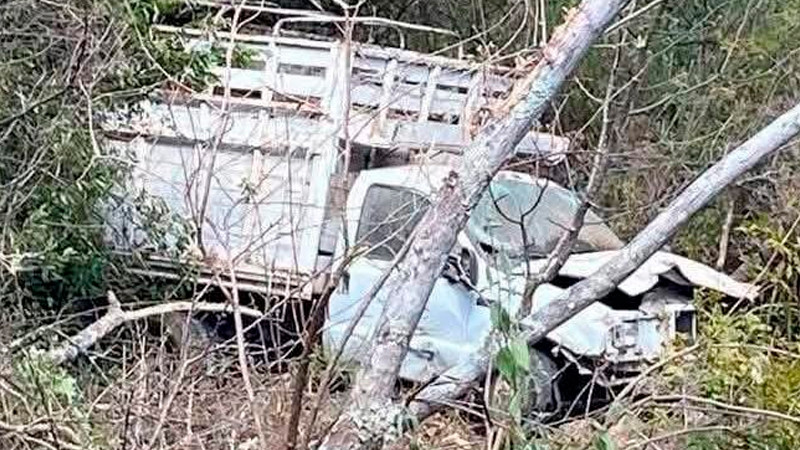 Encuentran siete cadáveres en dos vehículos en barranca de Guerrero 