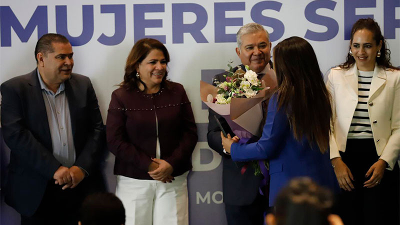 Reconoce Congreso del Estado a sus trabajadoras 