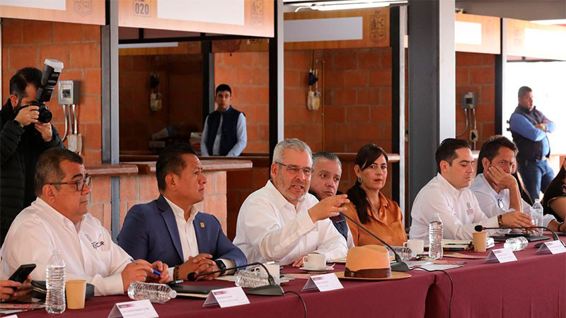 Destaca Bedolla impacto económico, comercial y turístico del mercado de Pátzcuaro 