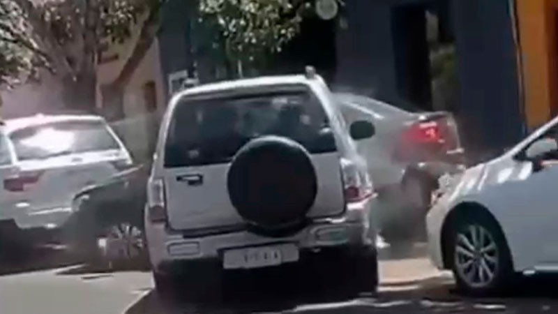 Altercado vial deriva en embestida contra motociclista y niño, en Querétaro capital  
