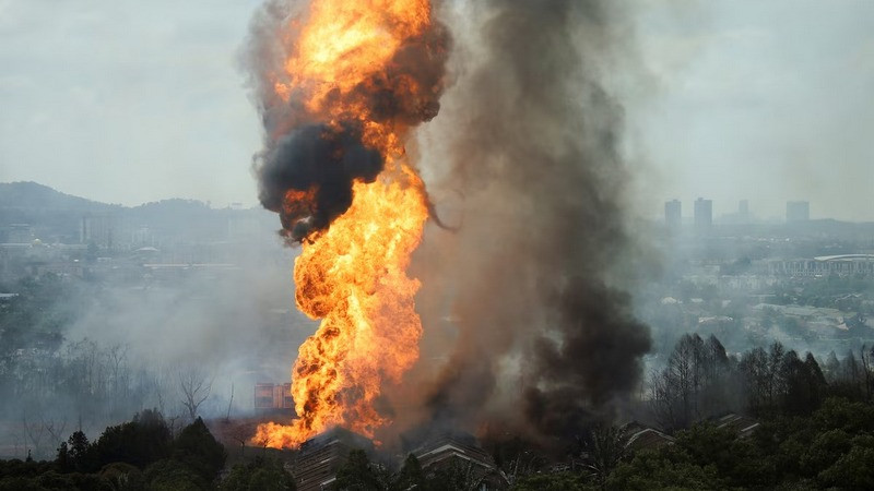 Explosión en gasoducto de Malasia deja más de 100 personas heridas 