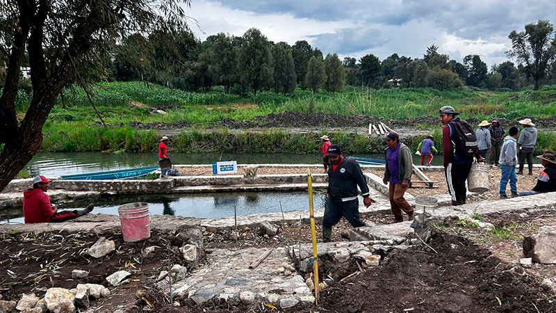 Gobierno estatal arranca empleos temporales para rescate del lago de Pátzcuaro