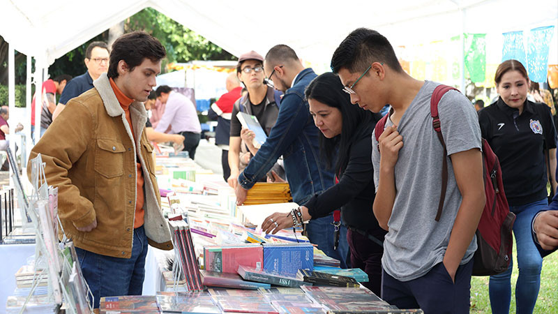 Inicia Feria Universitaria del Libro de Ciencias y Humanidades de la UMSNH, abierta a todo el público 