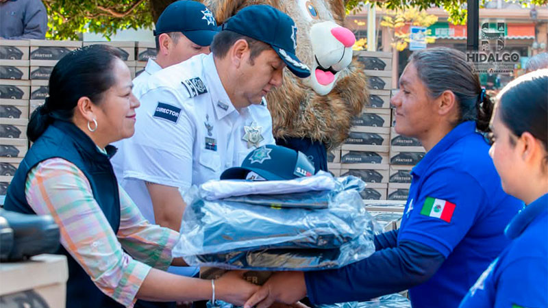 Entrega Jeovana Alcántar uniformes a 225 elementos de Seguridad Pública y Tránsito Municipal de Ciudad Hidalgo, Michoacán  