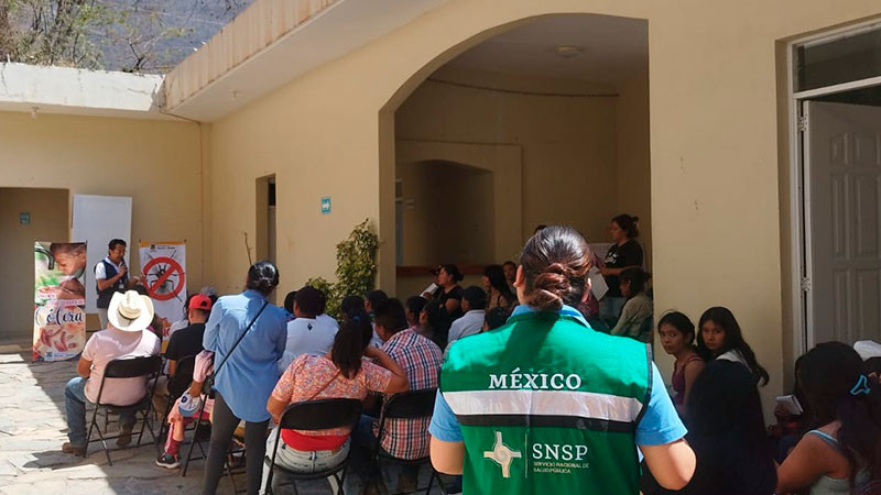 Capacita SESA a manejadores de alimentos en Ahuacatlán, Querétaro 