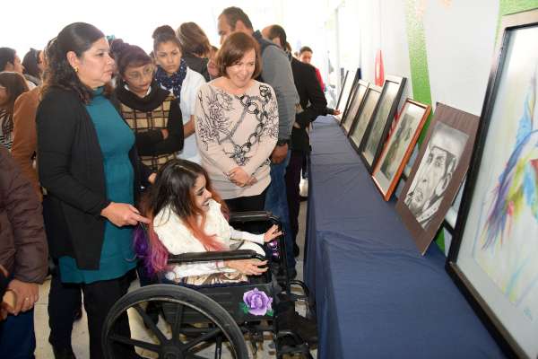 Inauguran exposición de artista con discapacidad en el CREE Morelia  - Foto 0 