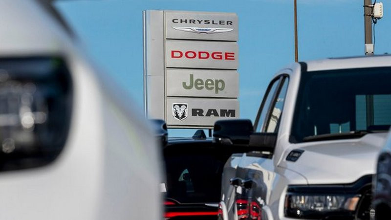 Stellantis suspende operación en México tras aranceles automotrices de Trump 