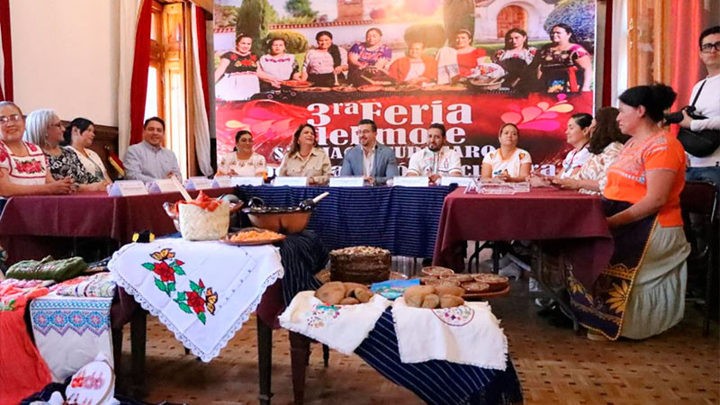 Comisión de Turismo acompaña presentación de la 3ra Feria del Mole en Santiago Tupátaro