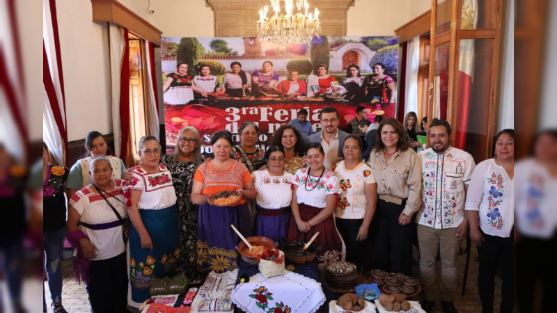 Comisión de Turismo acompaña presentación de la 3ra Feria del Mole en Santiago Tupátaro