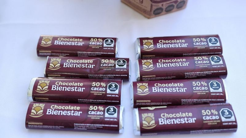 Claudia Sheinbaum sale en defensa del Chocolate Bienestar tras colocación de sellos de advertencia 