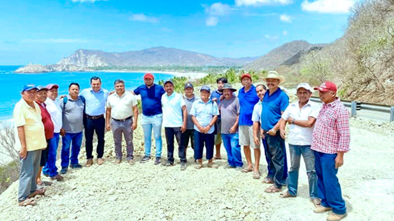 Construyen mirador turístico en la playa de Maruata, Michoacán 