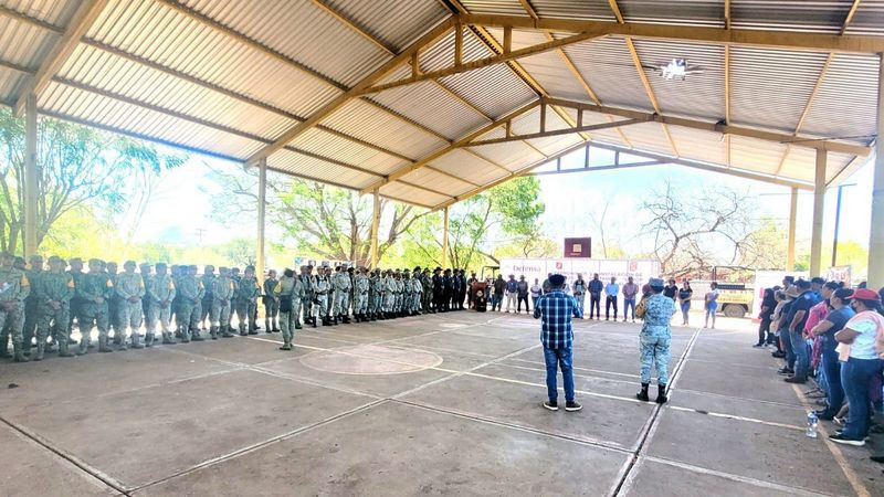 Acercan SSP y Defensa servicios de salud a pobladores de Apatzingán, Michoacán  