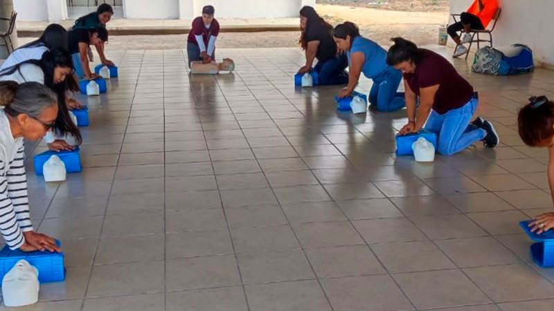 Sector salud capacita a prestadores de servicios turísticos de la costa michoacana 
