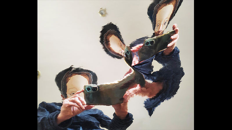 Exposición de Beatriz Ezban cuestiona la construcción de la identidad en la era de las selfies 